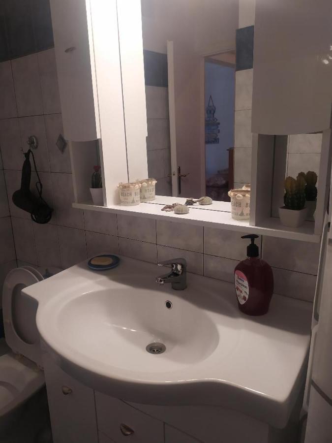 Small And Cosy Appartment- Piccolina Loutráki Dış mekan fotoğraf